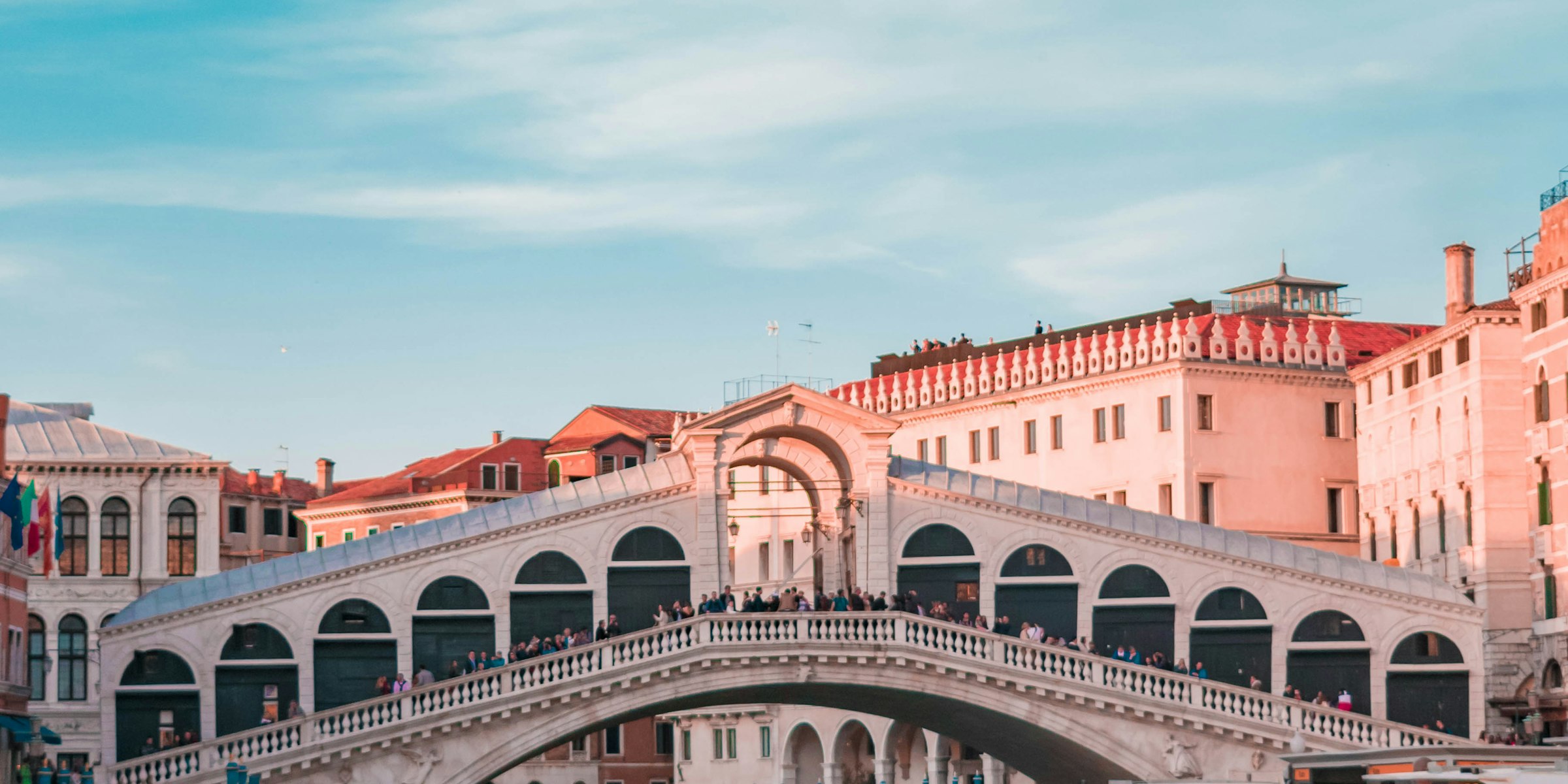 Travelers crossing the Rialto Bridge in Venice